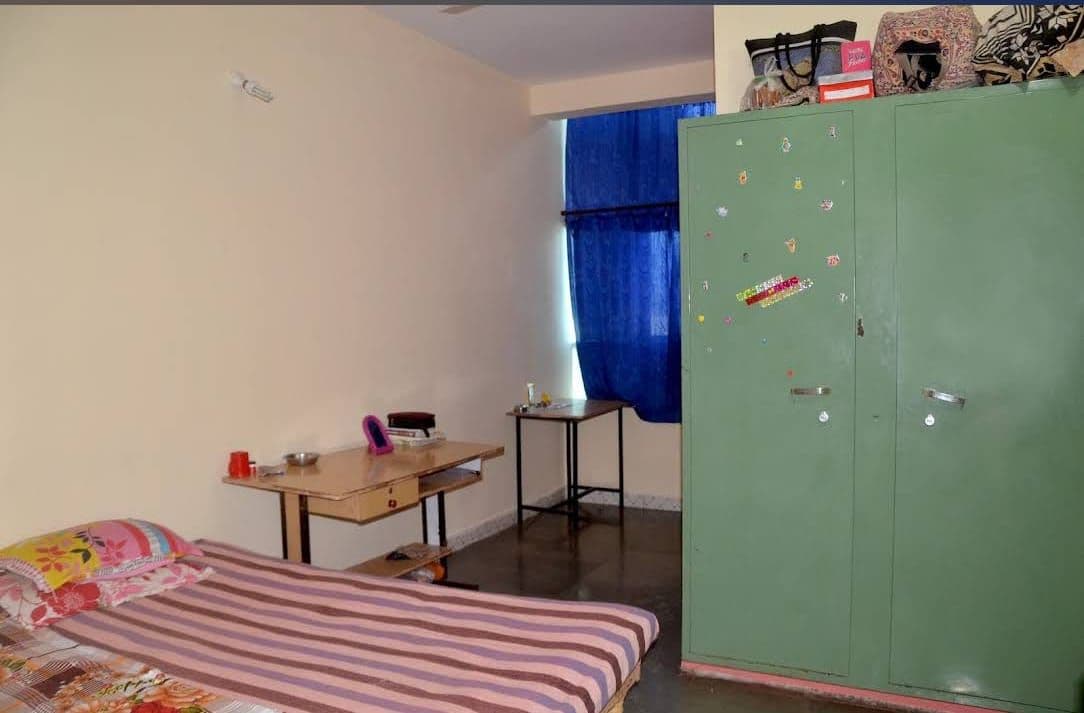 Single sharing room